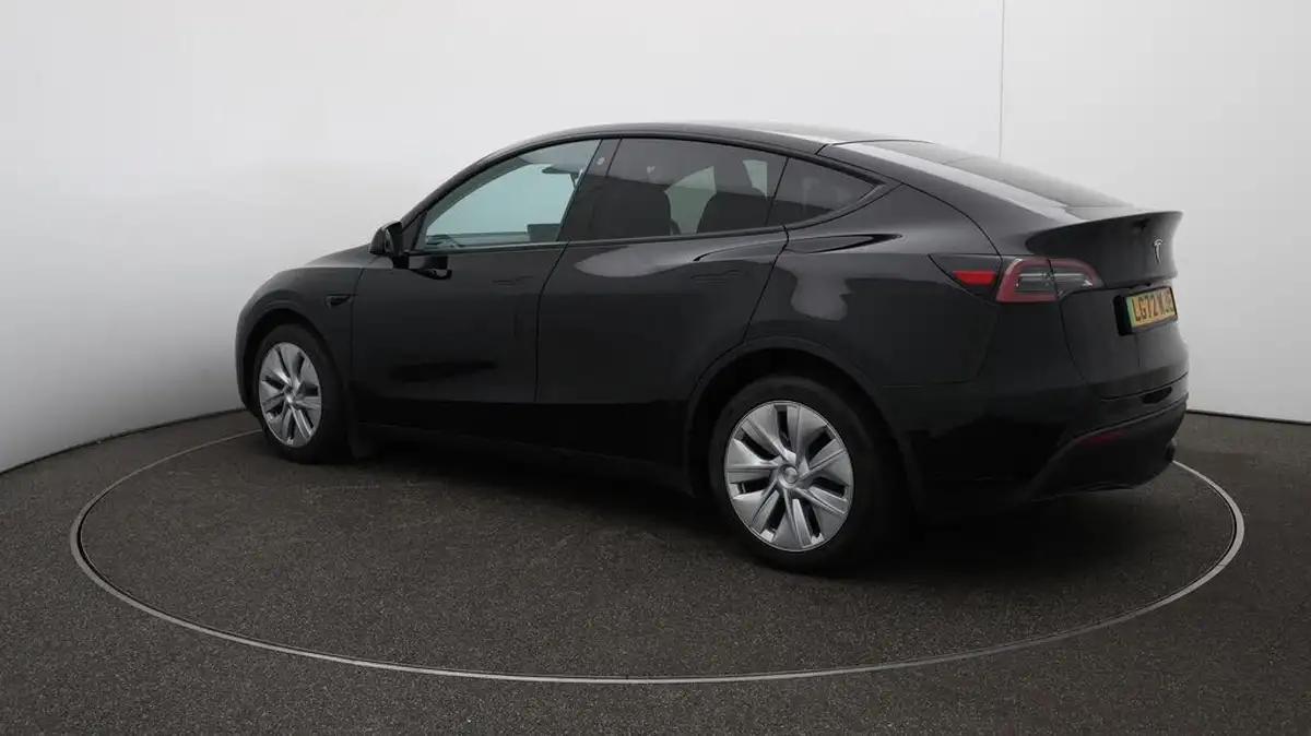 2022-tesla-model-y-e-long-range-big-34