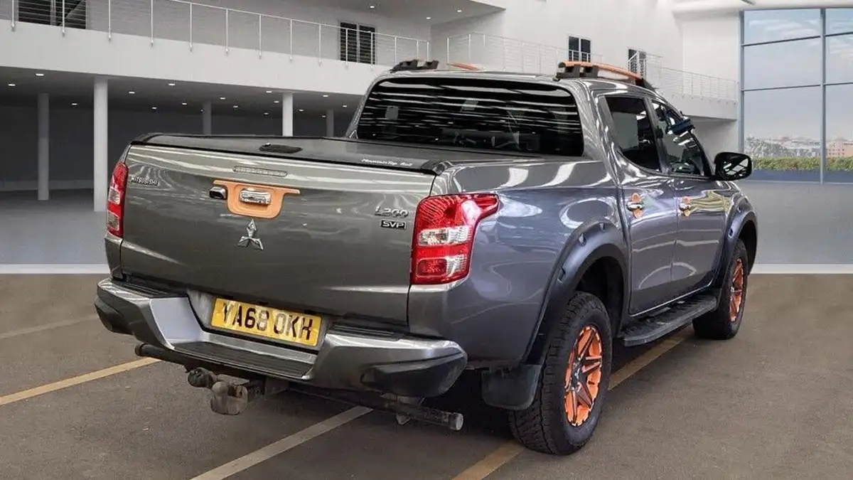 2018-mitsubishi-l200-24di-d-barbarian-spv-ii-big-3