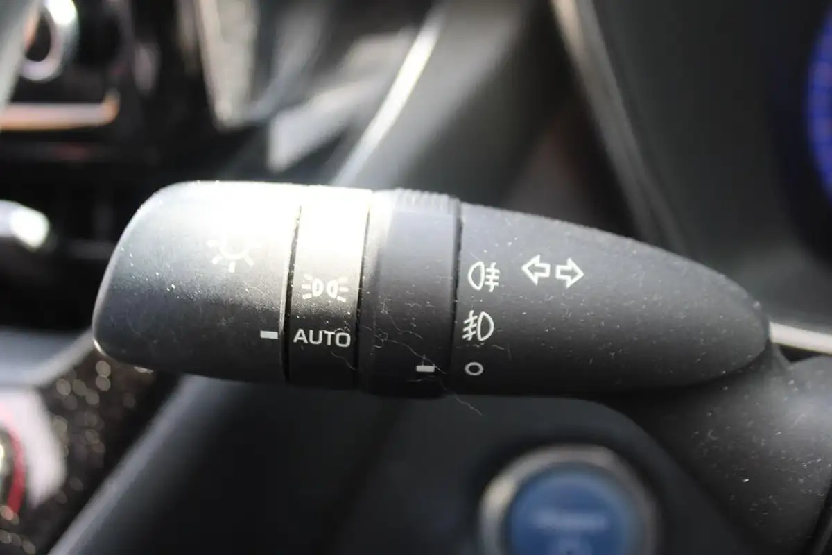 2020-toyota-corolla-20-vvt-i-excel-trk-hatchback-big-32