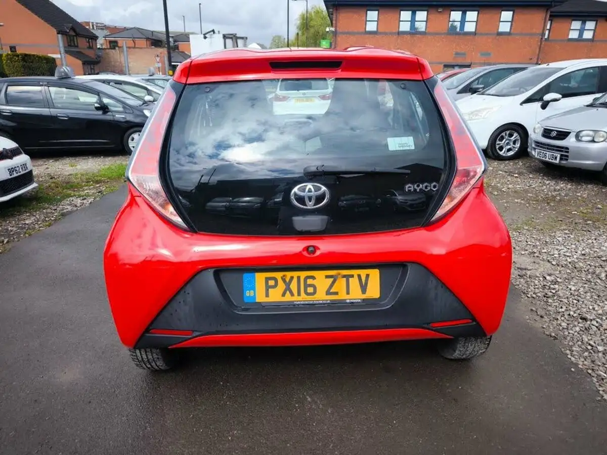 2016-toyota-aygo-10-vvt-i-x-play-68bhp-5d-x-shift-big-27