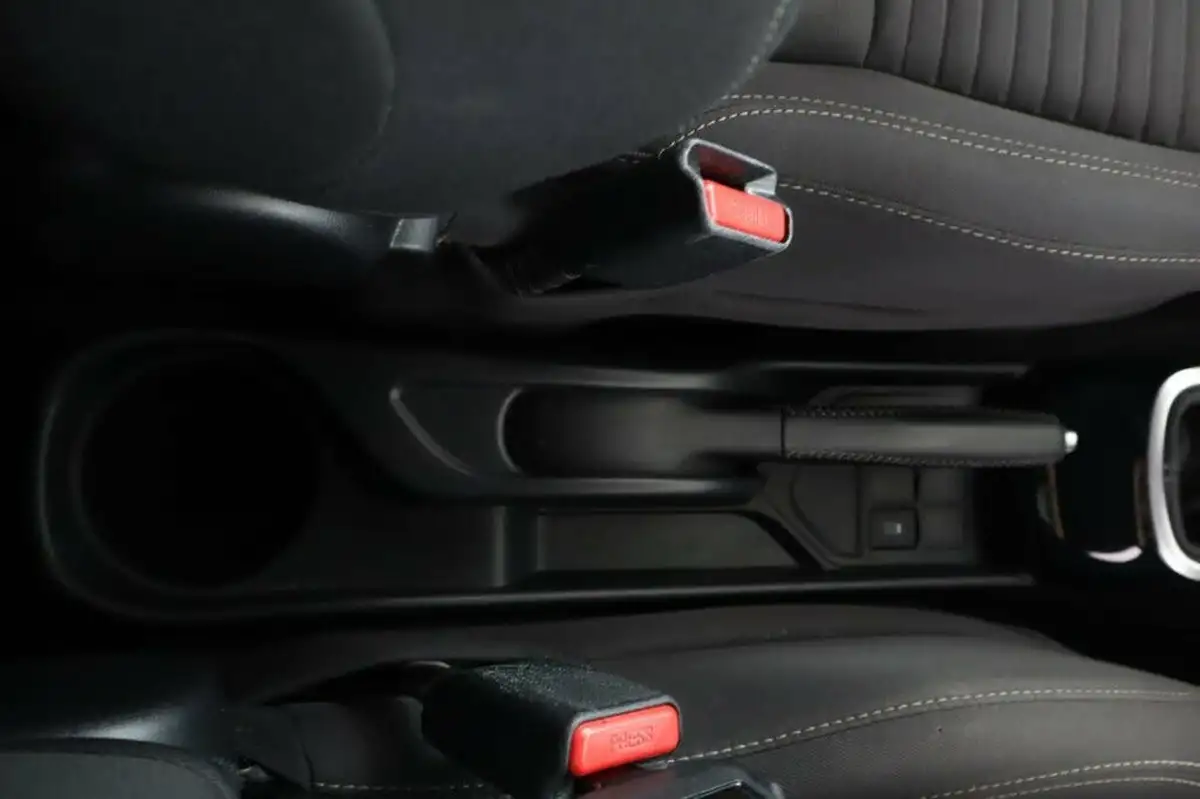 2016-toyota-yaris-133-design-big-24