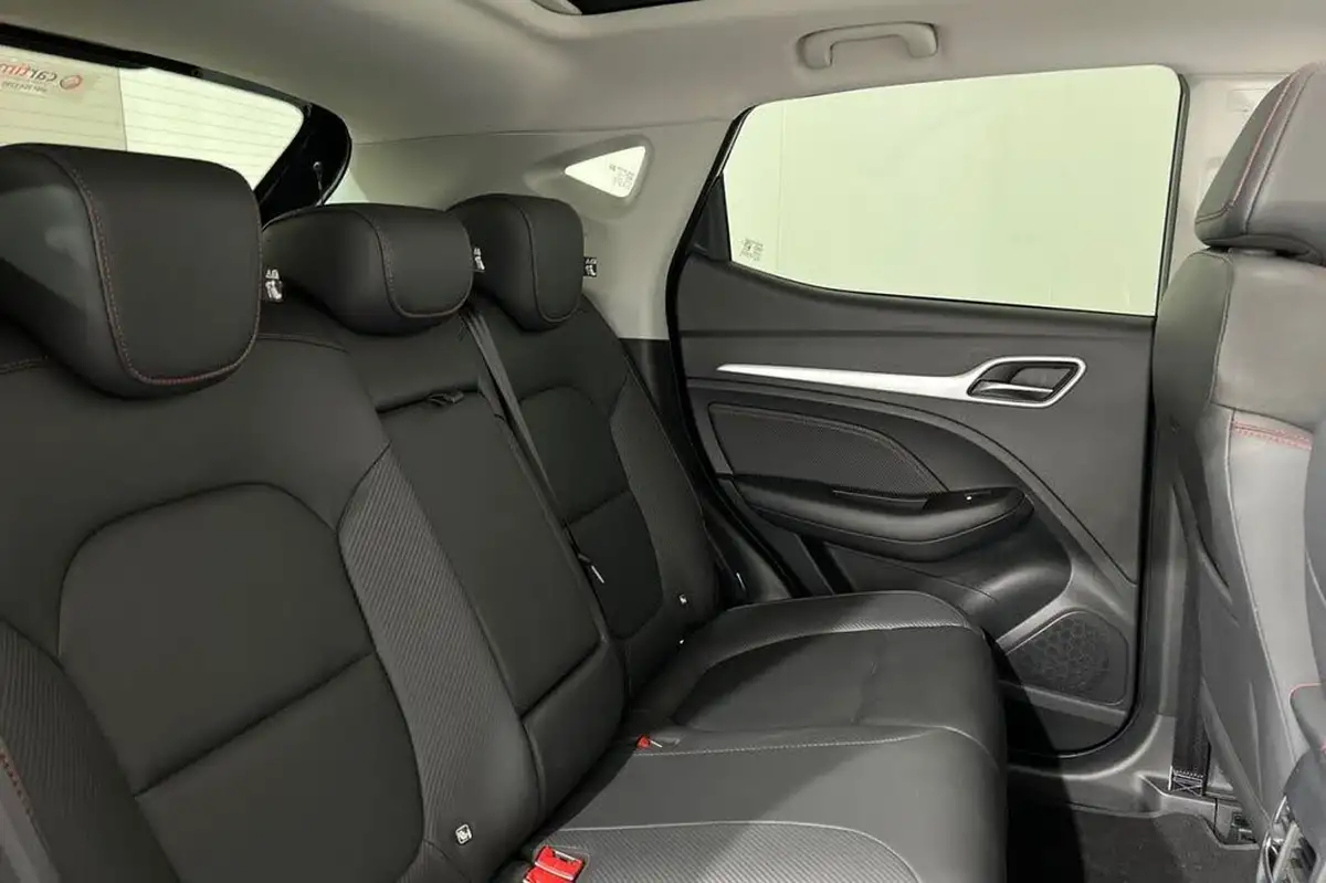 2023-mg-zs-suv-e-trophy-ev-156ps-long-range-big-25