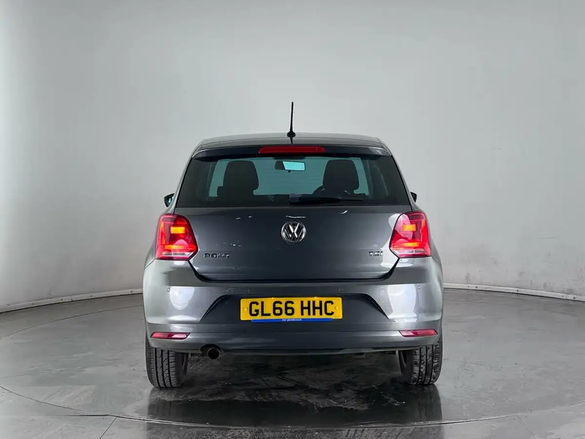 2016-volkswagen-polo-big-6