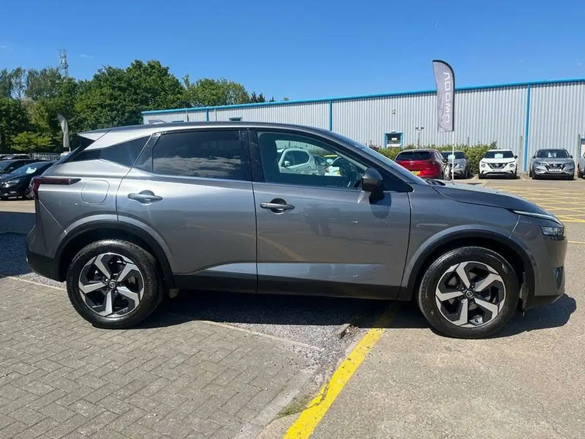 2022-nissan-qashqai-13-dig-t-n-connecta-140ps-big-1