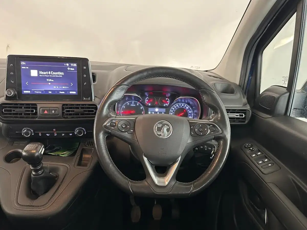 2022-vauxhall-combo-life-15-se-100ps-big-8