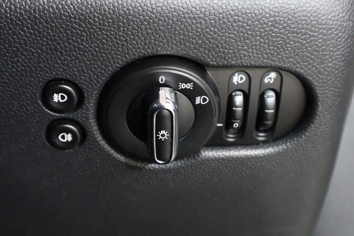 2016-mini-cooper-15-cooper-ss-hatchback-3d-big-31