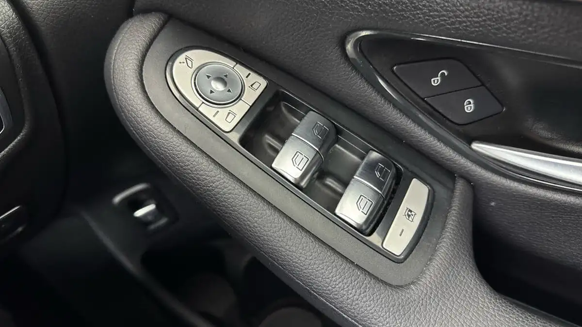 2020-mercedes-benz-glc-class-20d-glc220d-sport-big-23
