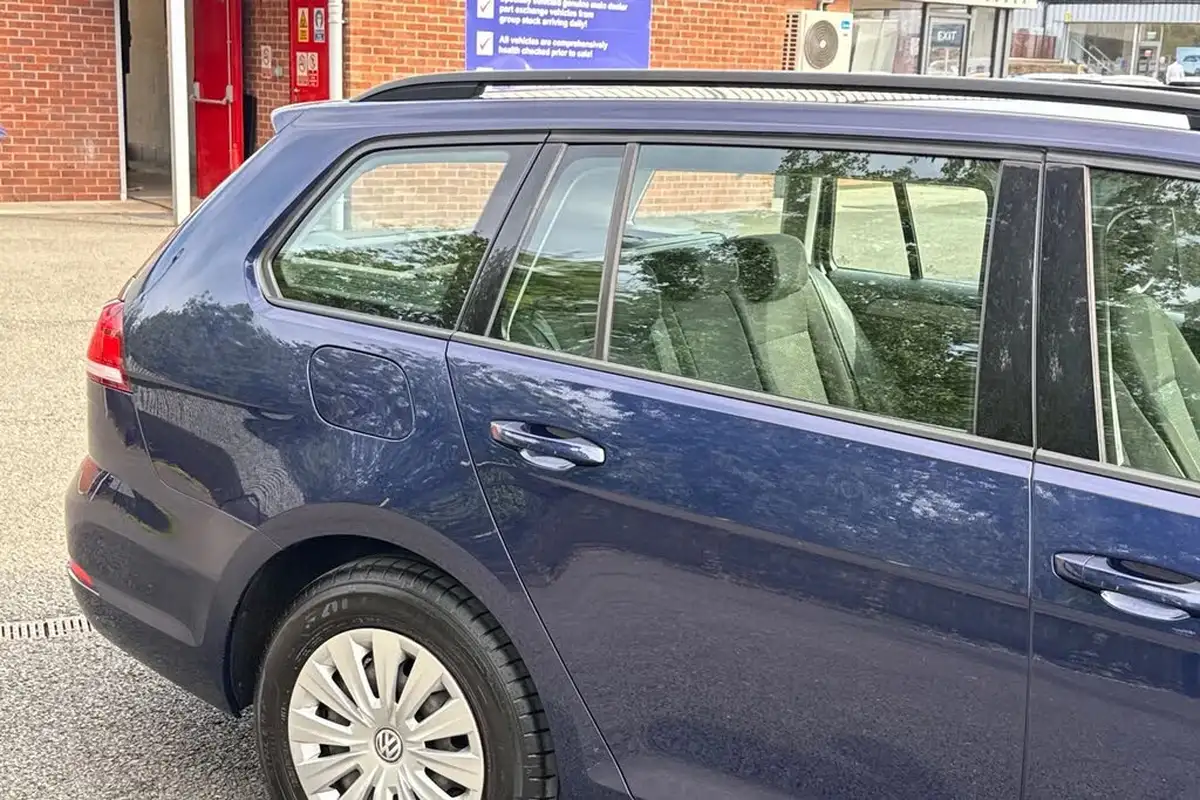 2017-volkswagen-golf-14-tsi-ss-estate-5d-dsg-big-25
