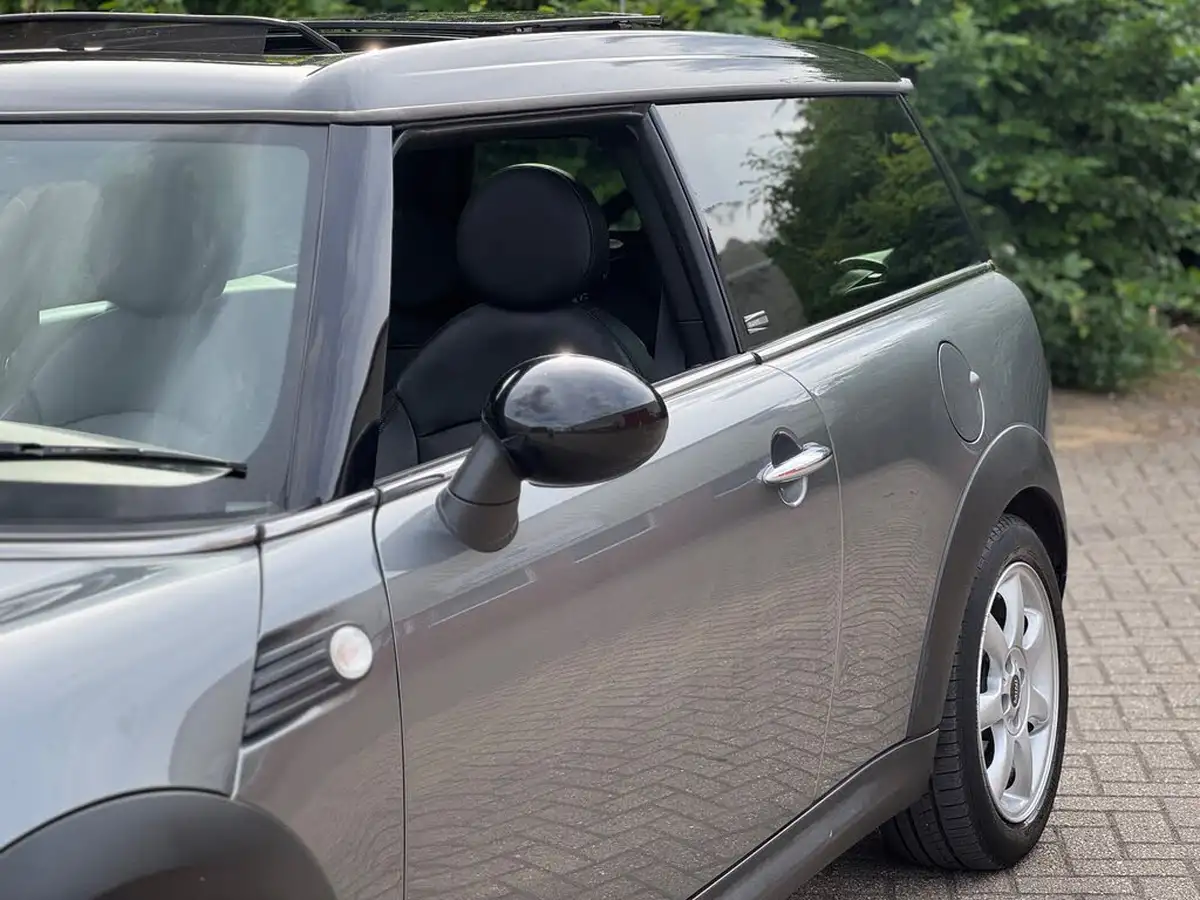 2010-mini-clubman-16-cooper-graphite-big-3