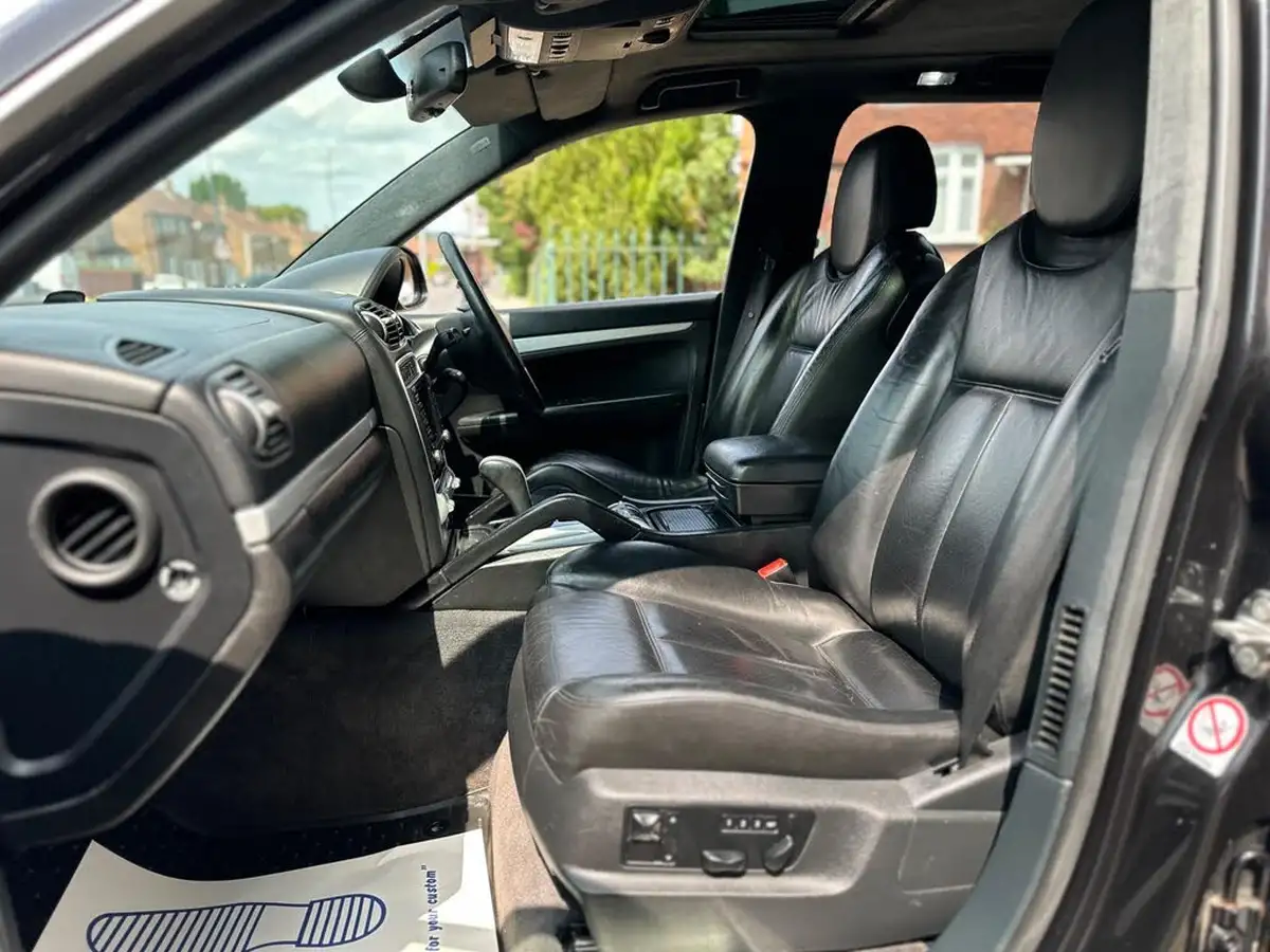 2004-porsche-cayenne-45-turbo-big-26