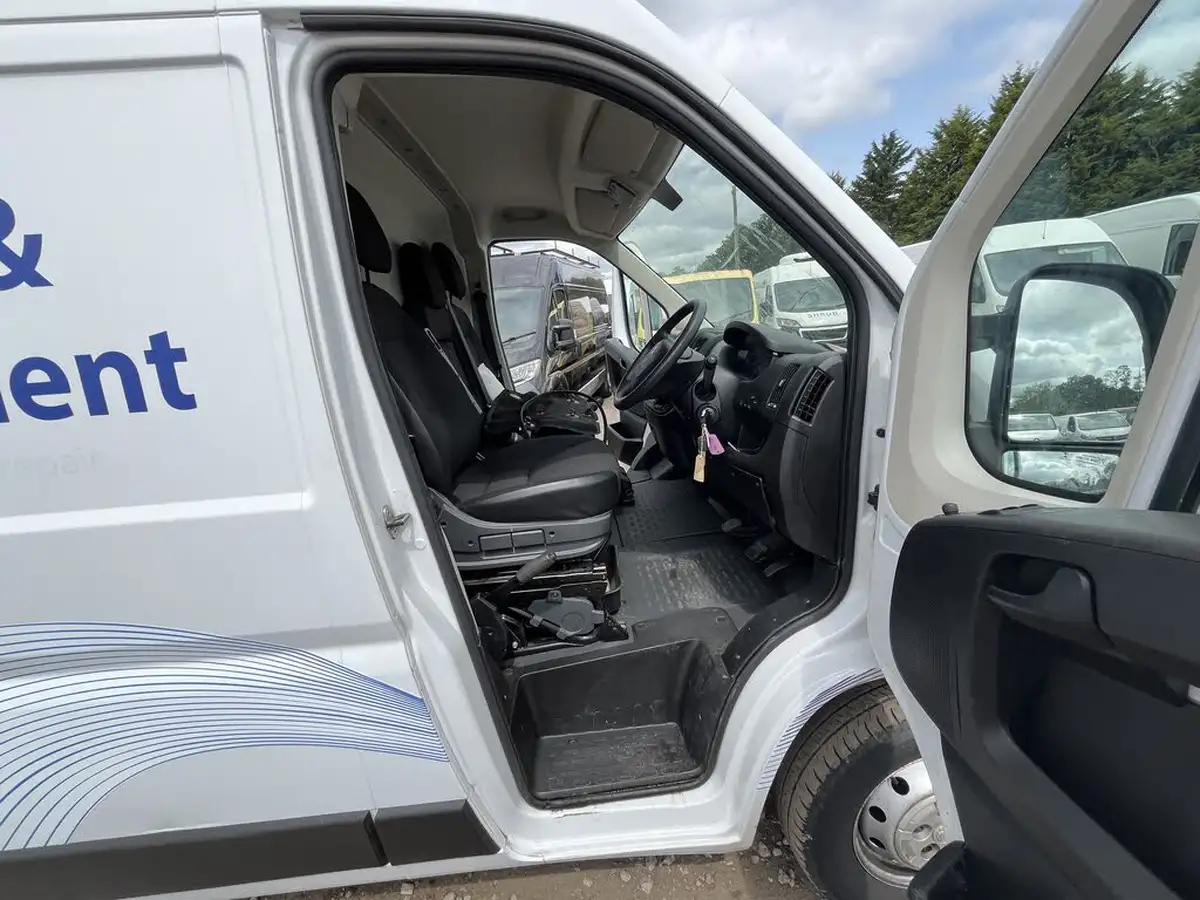 2021-peugeot-boxer-22-bluehdi-professional-335-l3-h2-140bhpeu6dt-panel-big-3