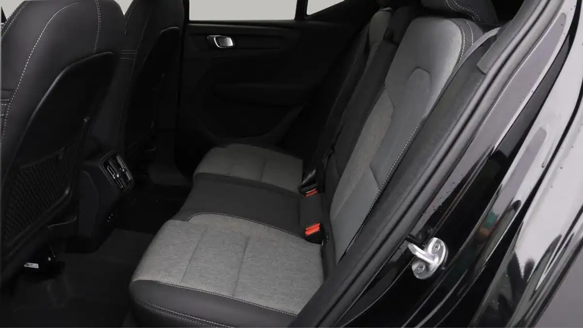 2023-volvo-xc40-20-b3-plus-big-22