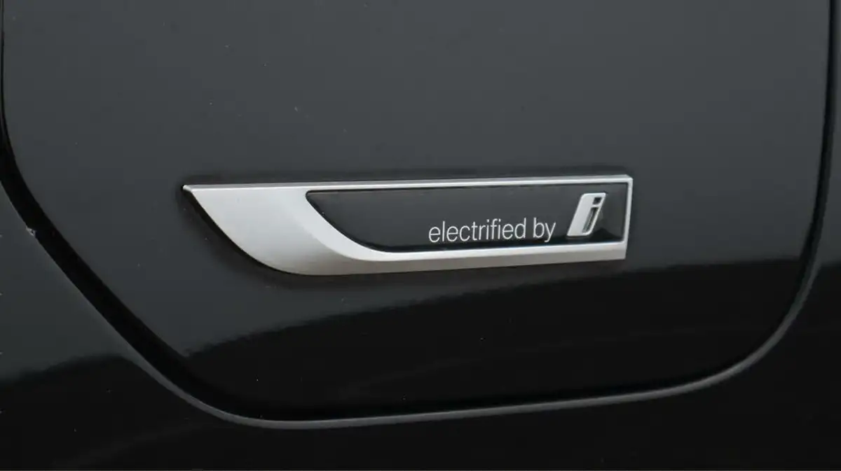 2022-bmw-3-series-20-330e-se-pro-touring-5d-big-20