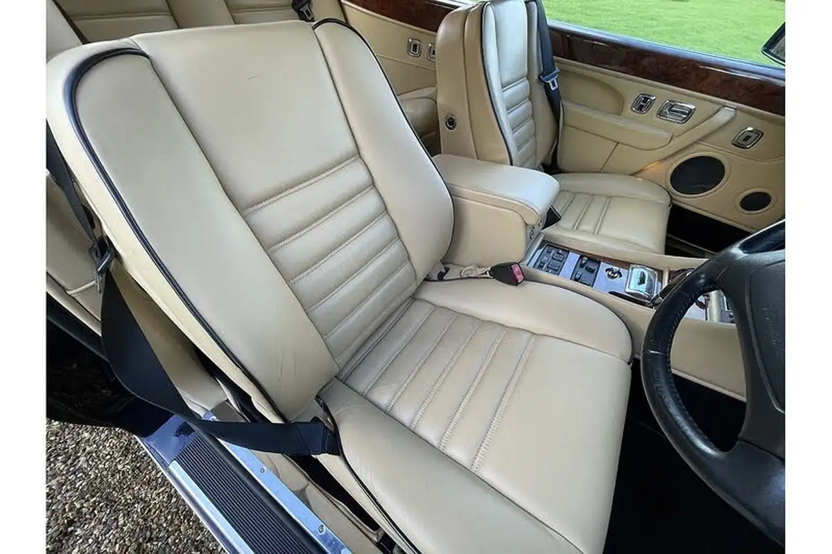 1997-bentley-azure-68-big-9