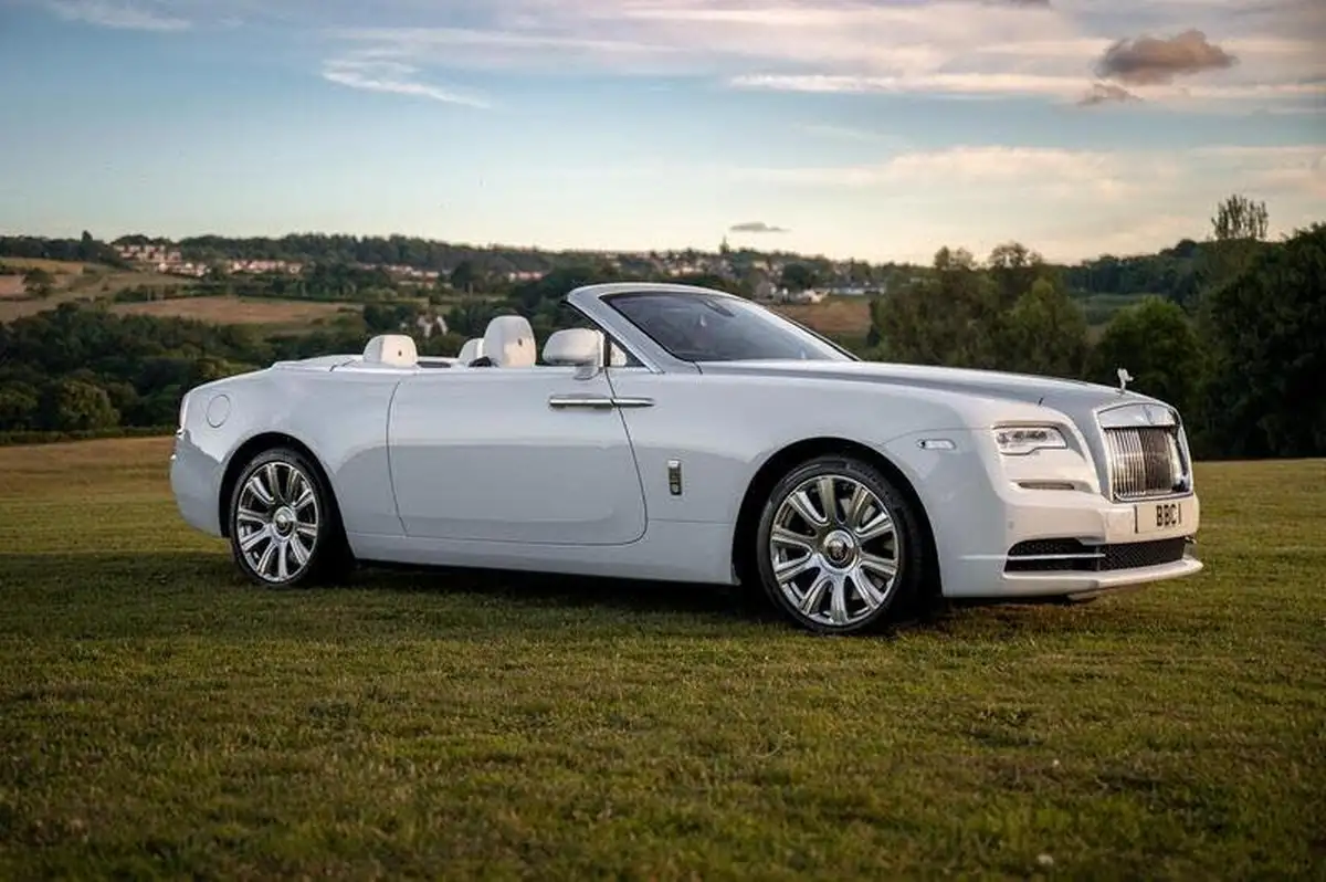 2016-rolls-royce-dawn-66-big-13