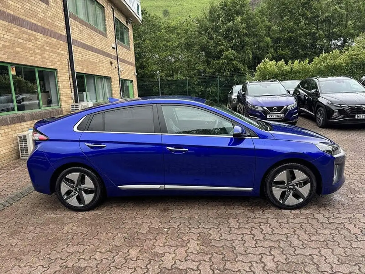 2022-hyundai-ioniq-16-gdi-premium-se-hybrid-big-3