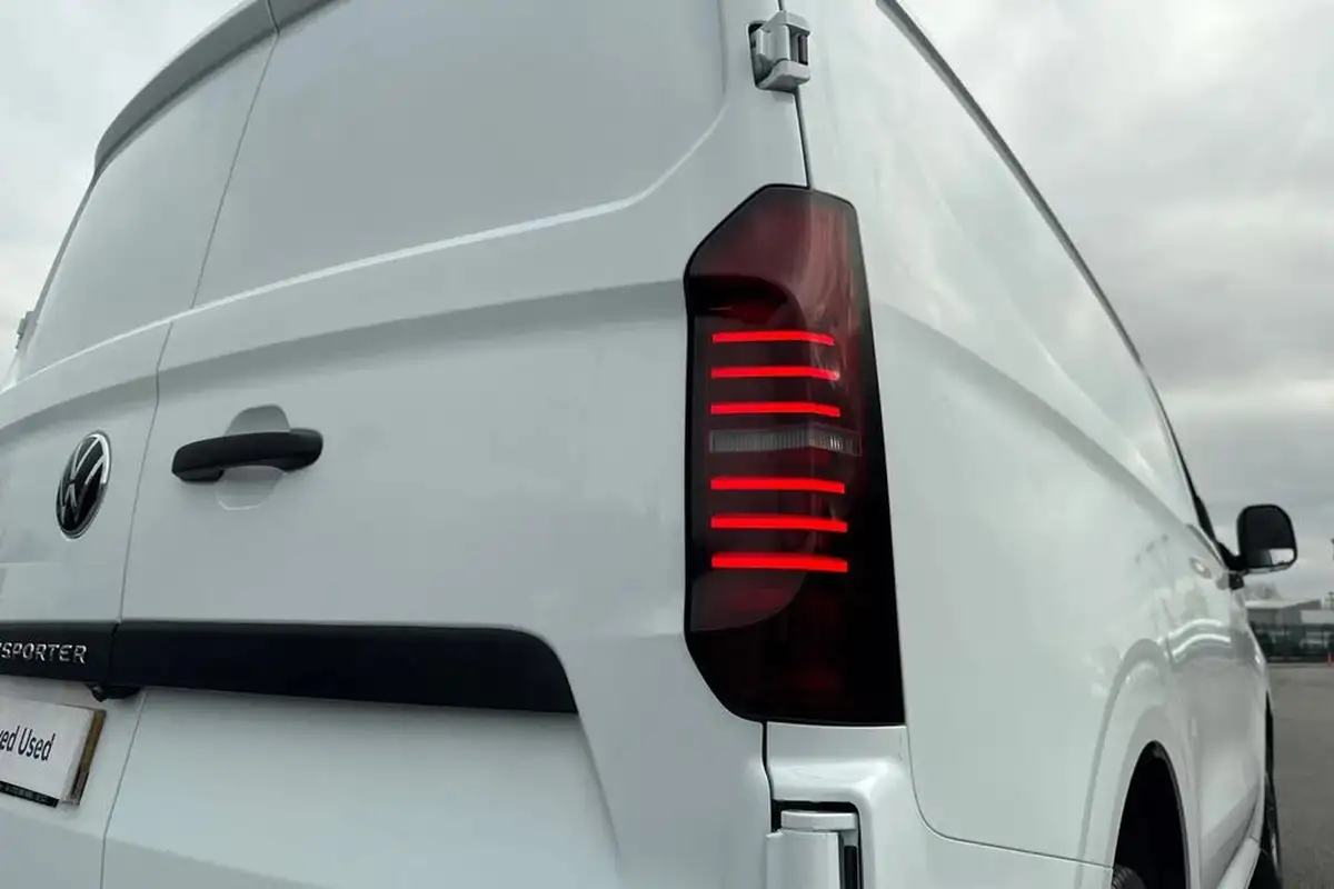 2025-volkswagen-transporter-20tdi-t30-commerce-plus-bmt-swb-150pseu6e-big-30