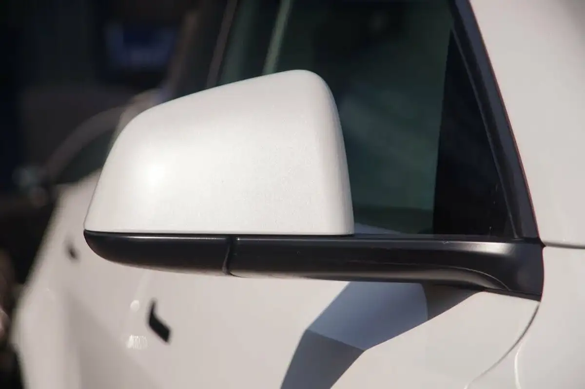 2022-tesla-model-y-e-long-range-big-35