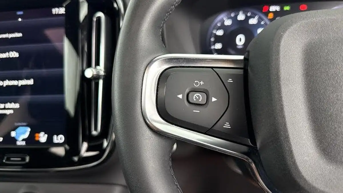 2022-volvo-xc40-15-t5-r-design-pro-big-15