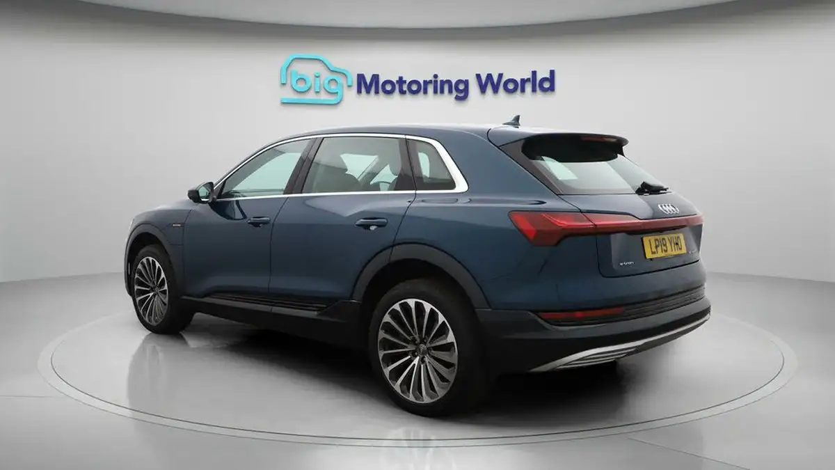 2019-audi-e-tron-55e-big-5
