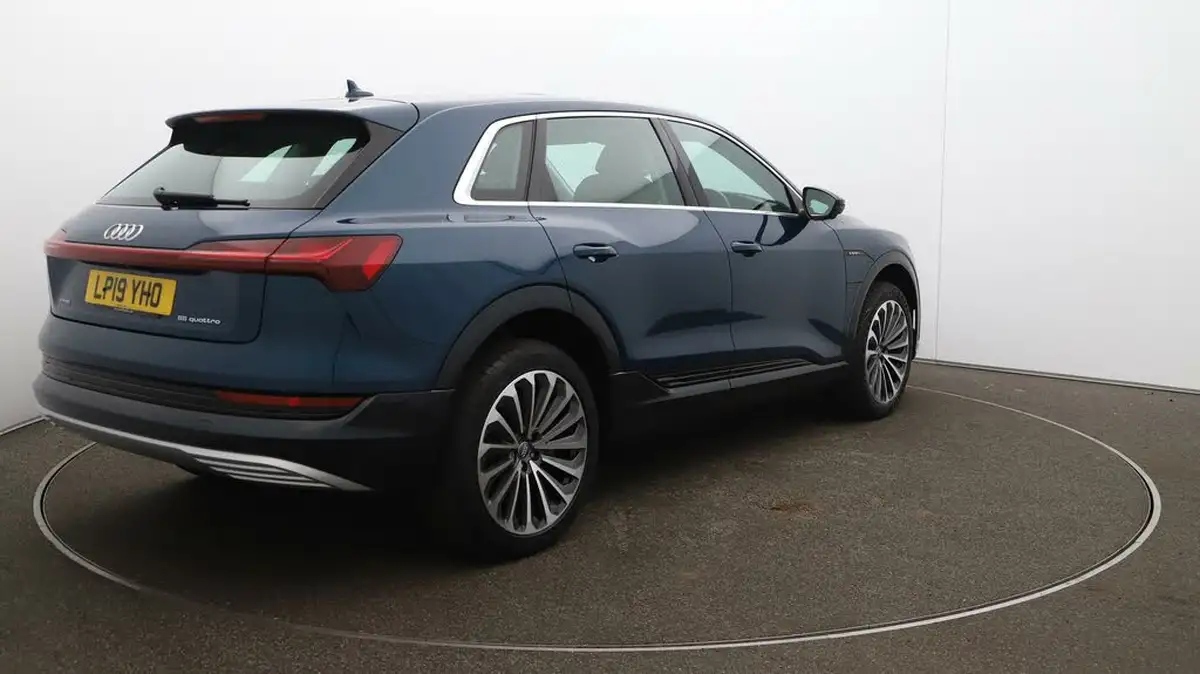 2019-audi-e-tron-55e-big-49