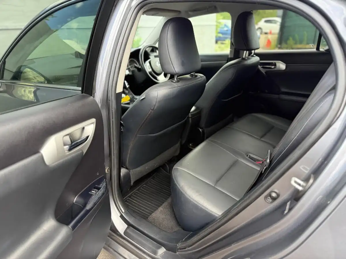 2013-lexus-ct-200h-18-premier-big-28