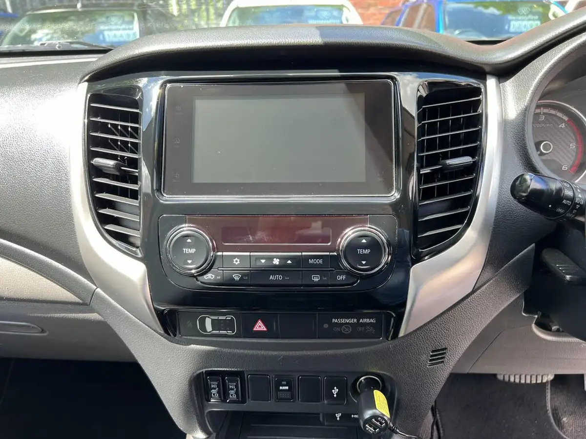 2018-mitsubishi-l200-24di-d-barbarian-eu6b-auto-big-17