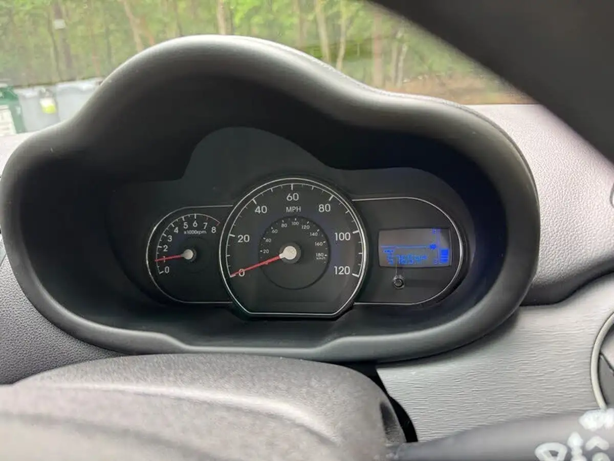2012-hyundai-i10-12-active-big-20