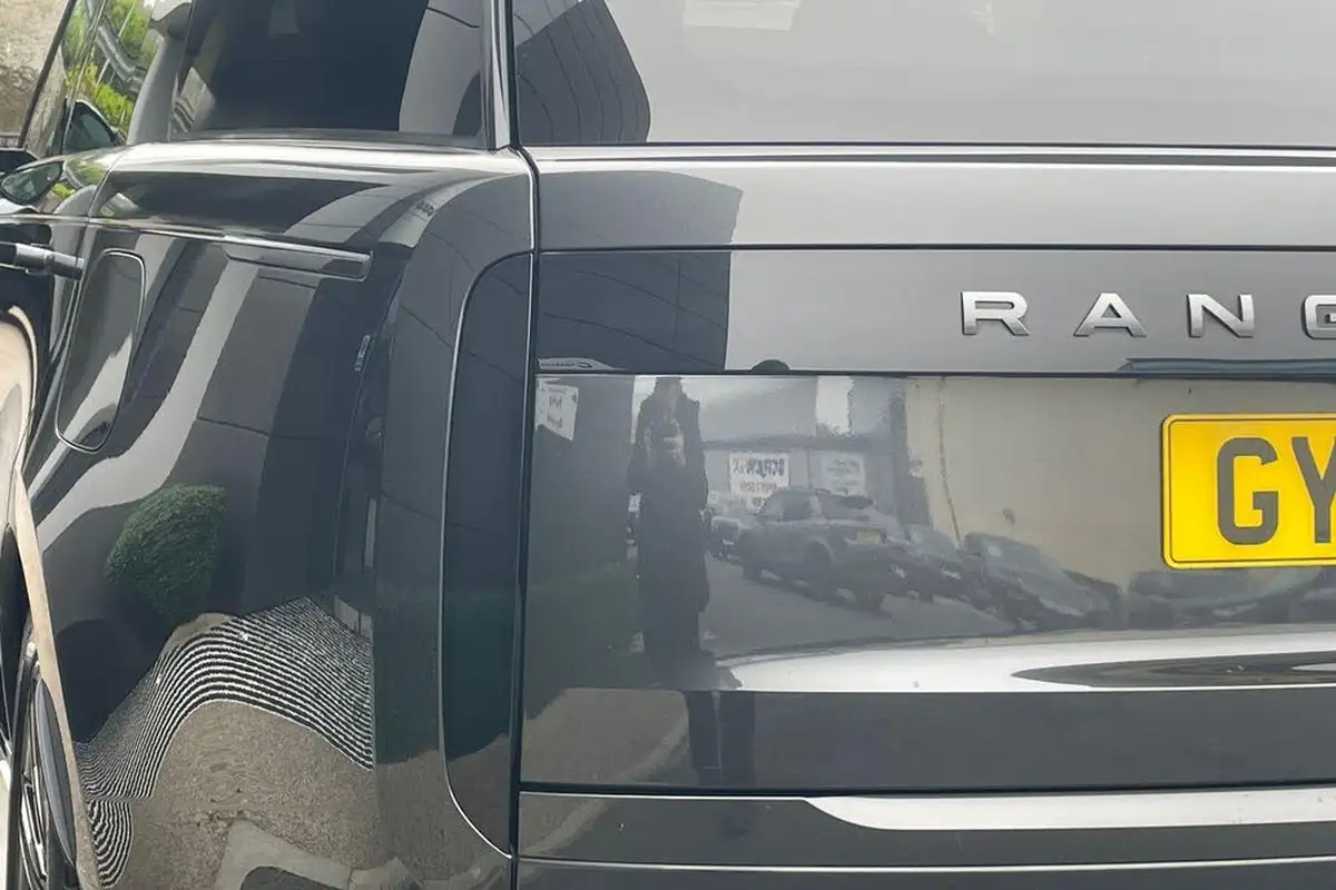 2023-land-rover-range-rover-30-p440e-se-big-31