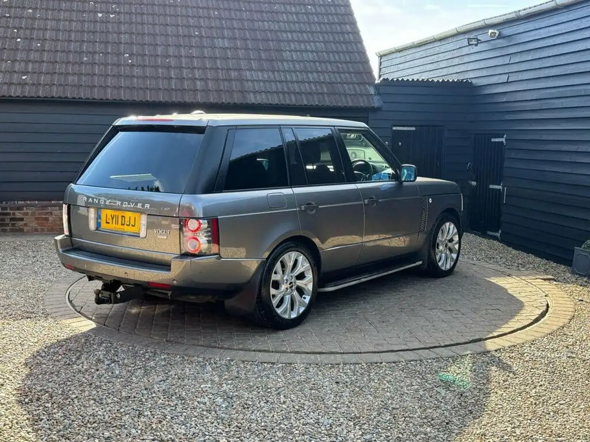2011-land-rover-range-rover-44td-vogue-big-6