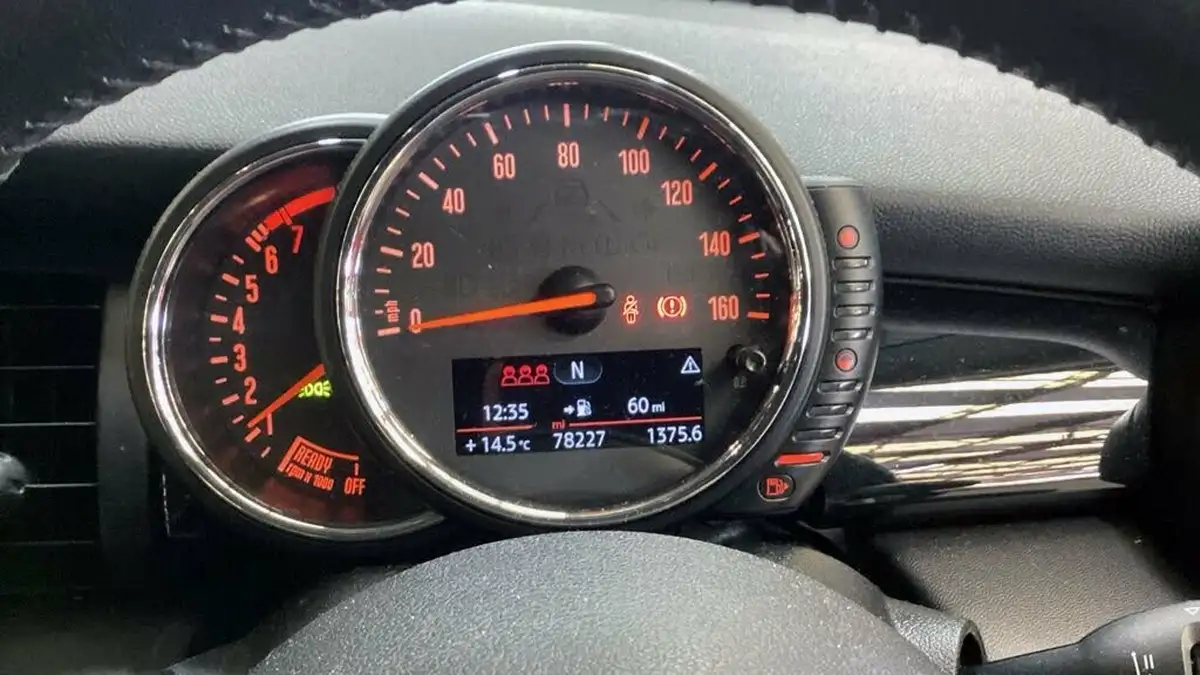 2015-mini-cooper-12-one-ss-5d-big-5