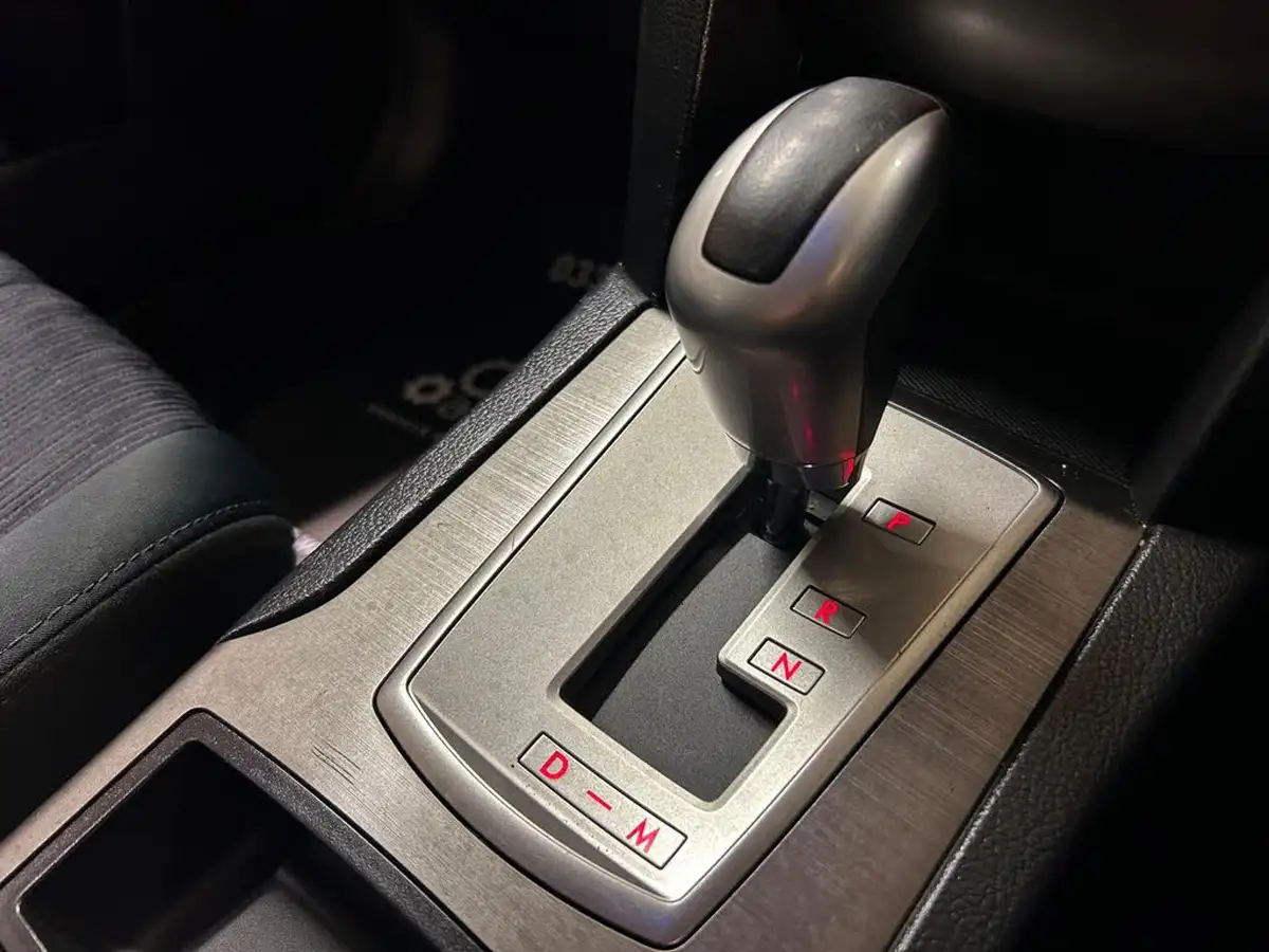 2011-subaru-legacy-20-es-lineartronic-big-31