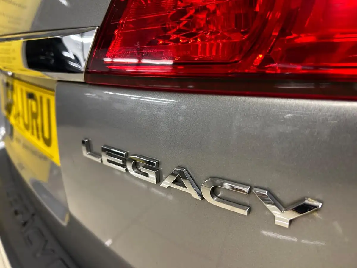 2011-subaru-legacy-20-es-lineartronic-big-7