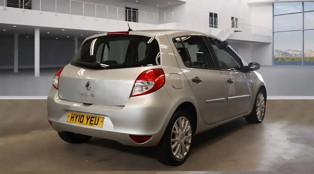 2010-renault-clio-12-dynamique-16v-100-hatchback-5d-big-5