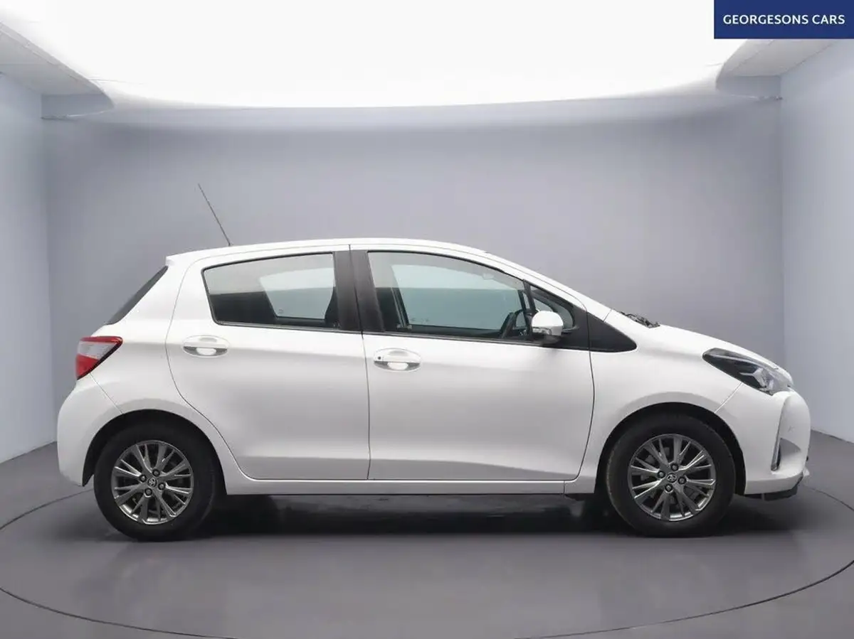 2020-toyota-yaris-15-vvt-i-icon-98bhp-hybrid-1497cc-e-cvt-big-5