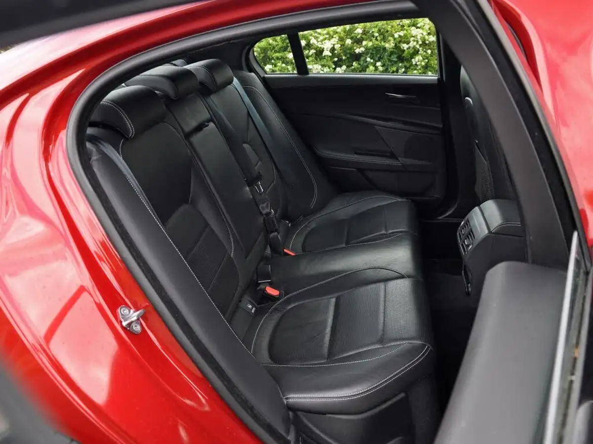 2018-jaguar-xe-20i-r-sport-200ps-1997cc-big-45