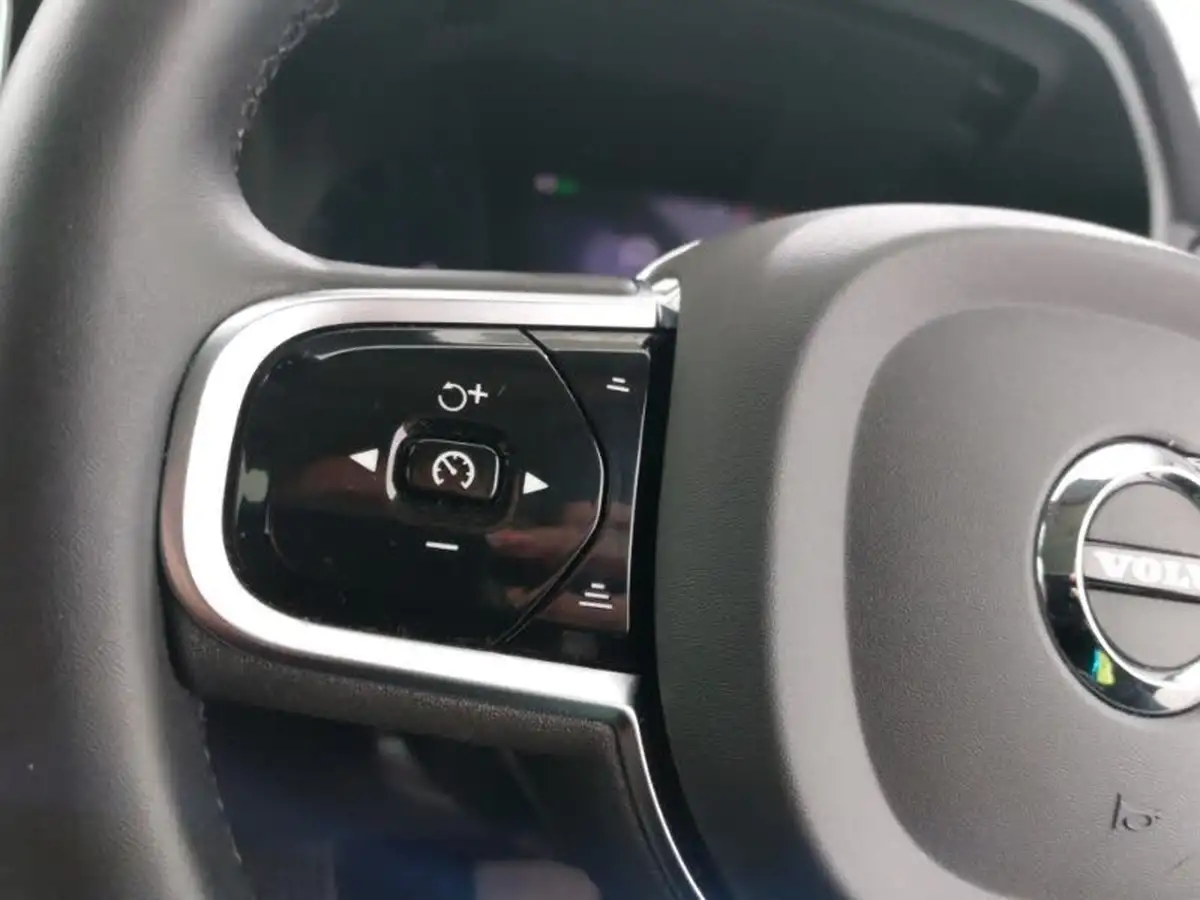 2023-volvo-xc60-20-b5-plus-big-12