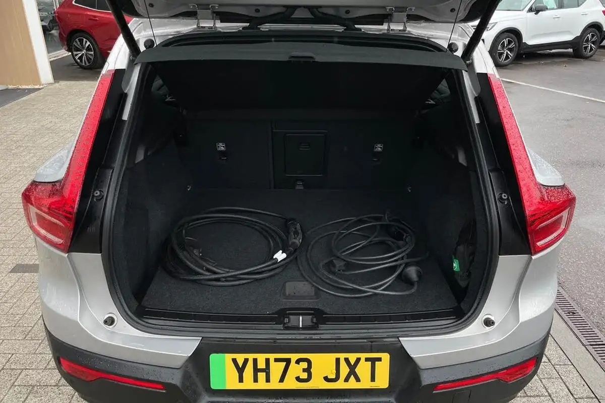2023-volvo-xc40-e-twin-recharge-core-big-18