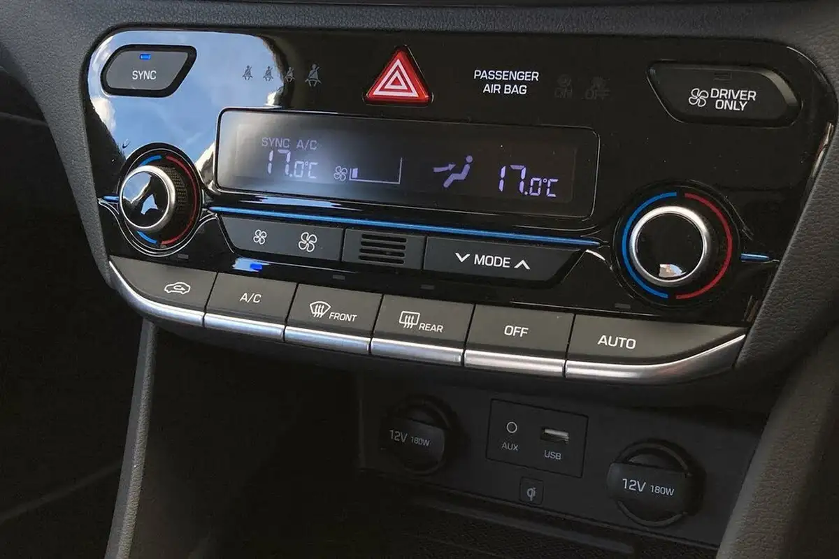 2019-hyundai-ioniq-16-gdi-premium-hybrid-big-17