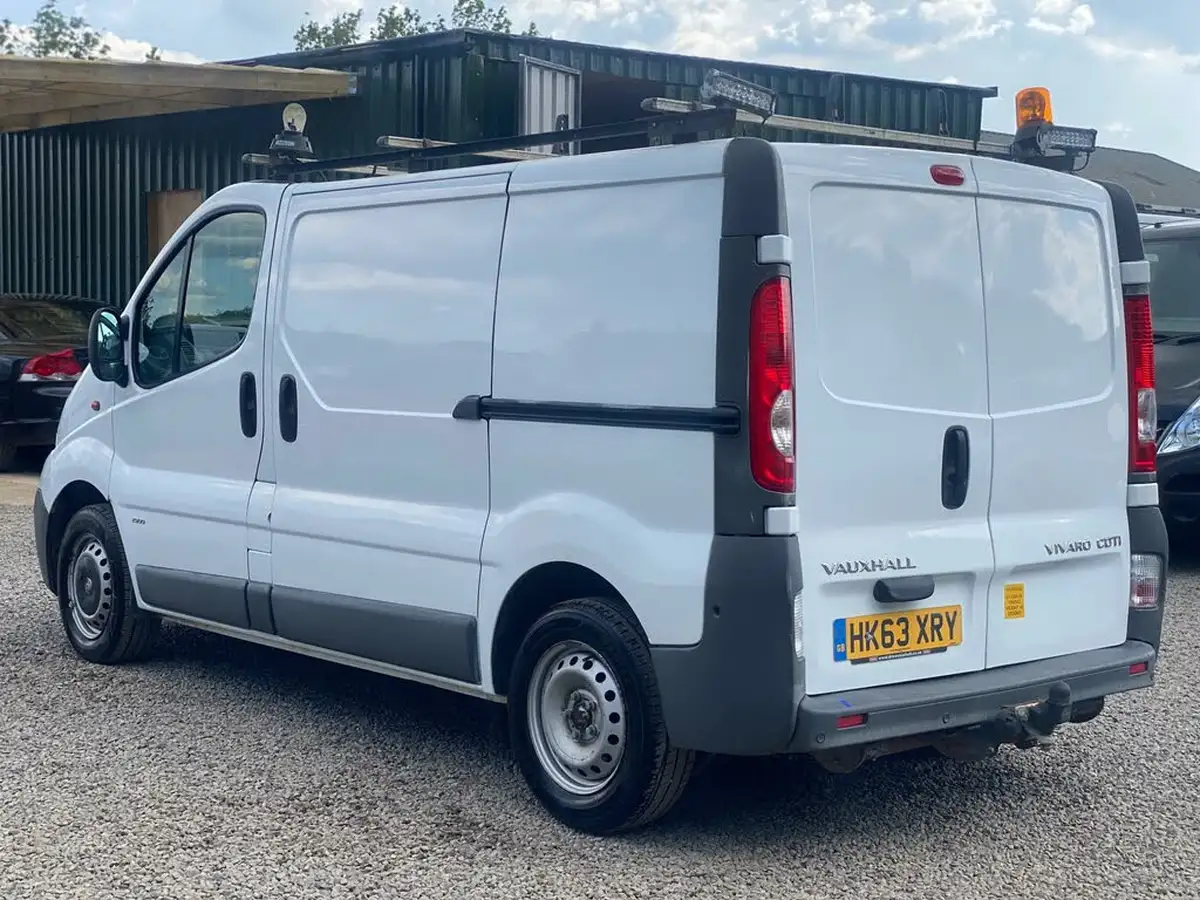 2014-vauxhall-vivaro-20td-2900-swb-115ps-panel-van-big-3