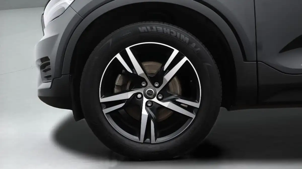 2022-volvo-xc40-20-b4-r-design-big-18
