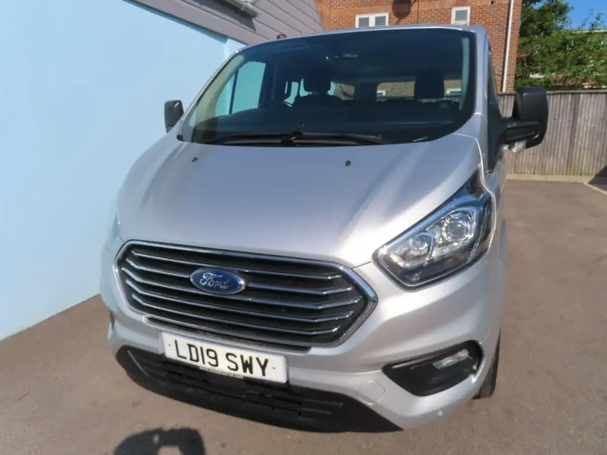 2019-ford-tourneo-custom-20tdci-320-l2-shuttle-bus-130pseu6dt-auto-big-5