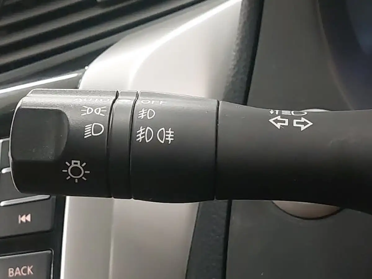 2021-nissan-navara-23dci-tt-tekna-8-navileather-auto-big-14