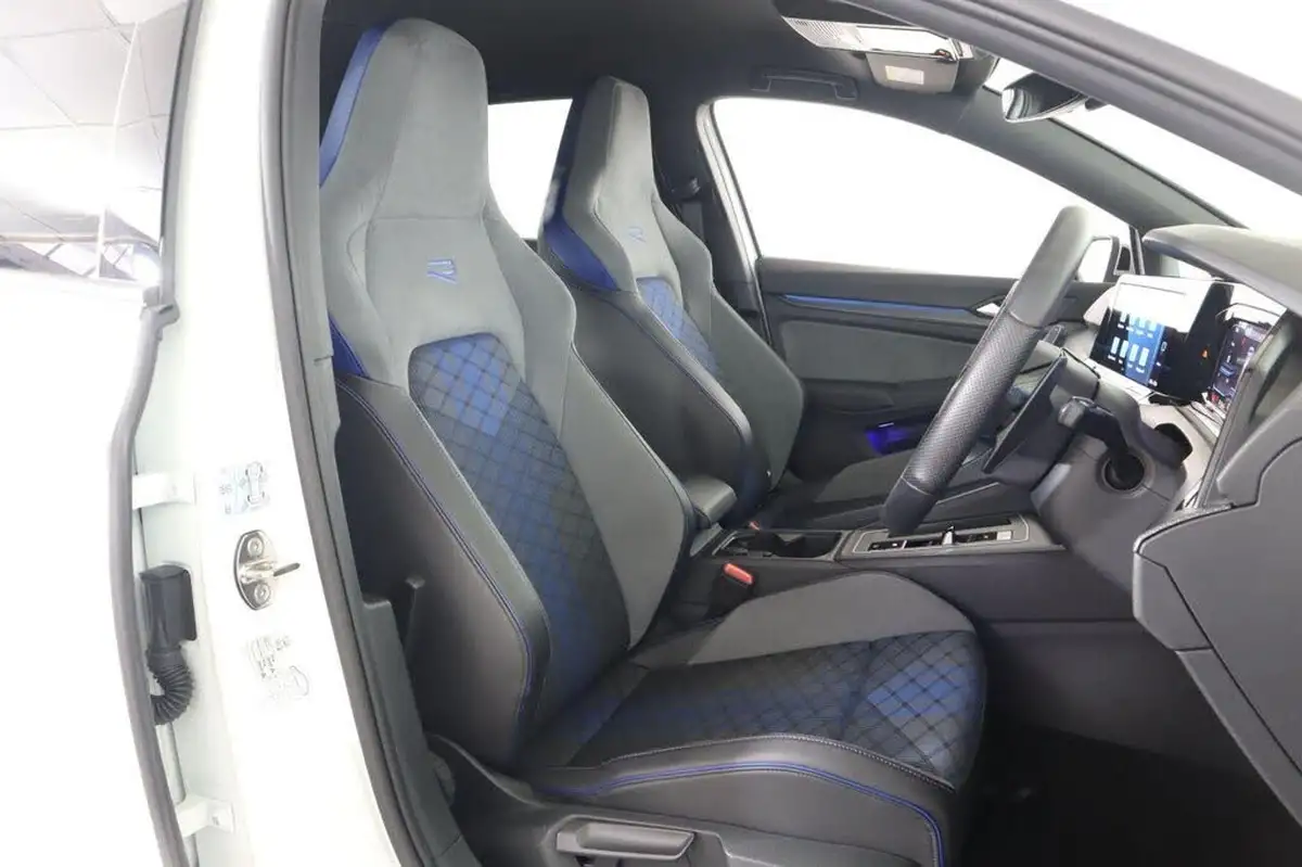 2022-volkswagen-golf-20-tsi-r-320ps-hatchback-big-12