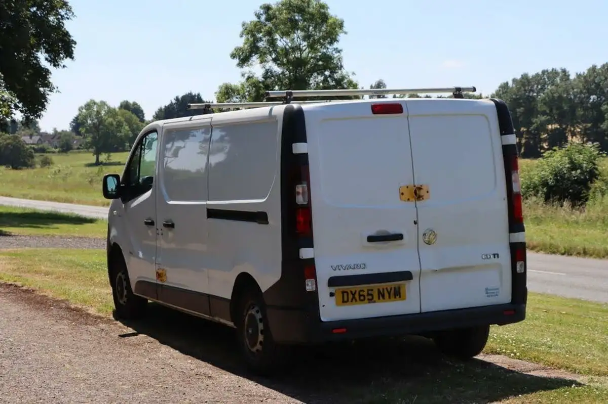 2015-vauxhall-vivaro-16cdti-2900-l2h1-115ps-refrigerated-van-big-6