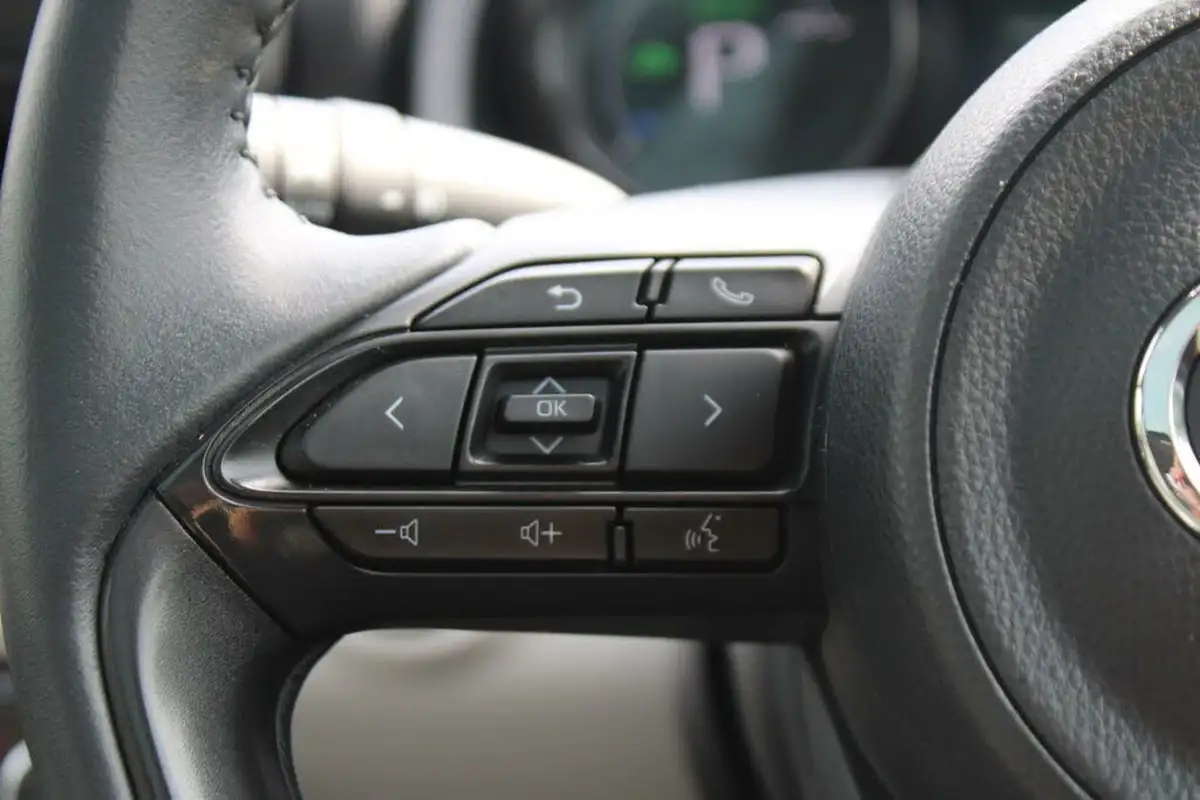 2023-toyota-yaris-15-vvt-i-excel-big-24