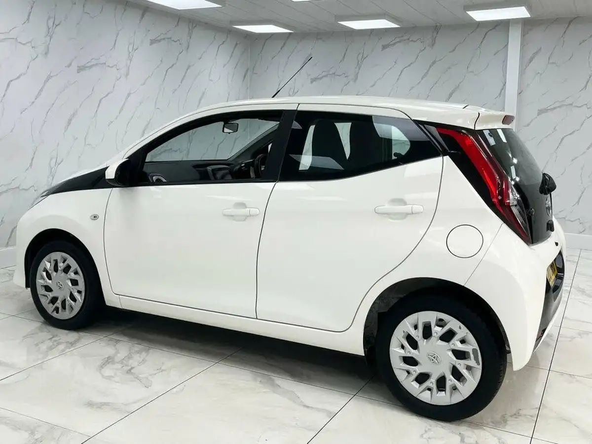 2020-toyota-aygo-10-vvt-i-x-play-big-7