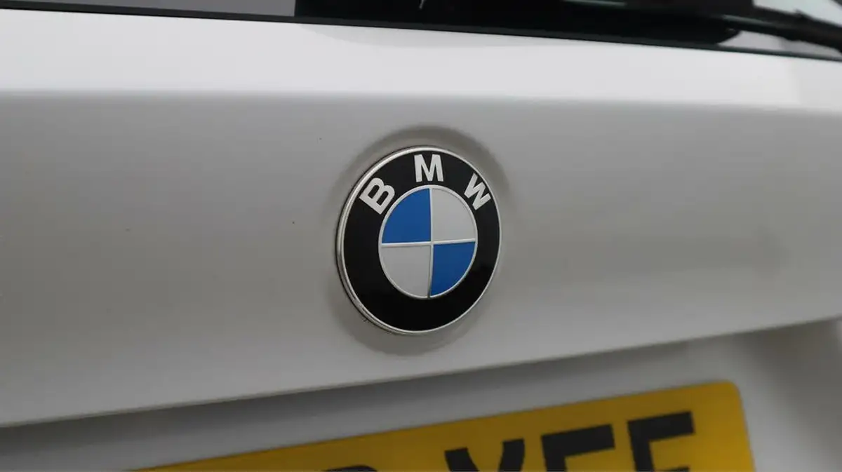 2020-bmw-x1-15-sdrive18i-se-big-21