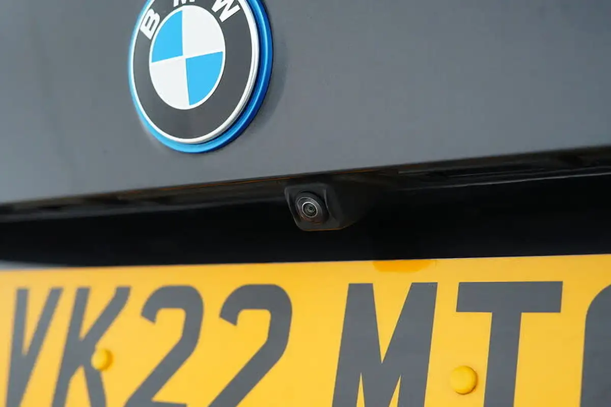 2022-bmw-ix3-e-premier-edition-big-15