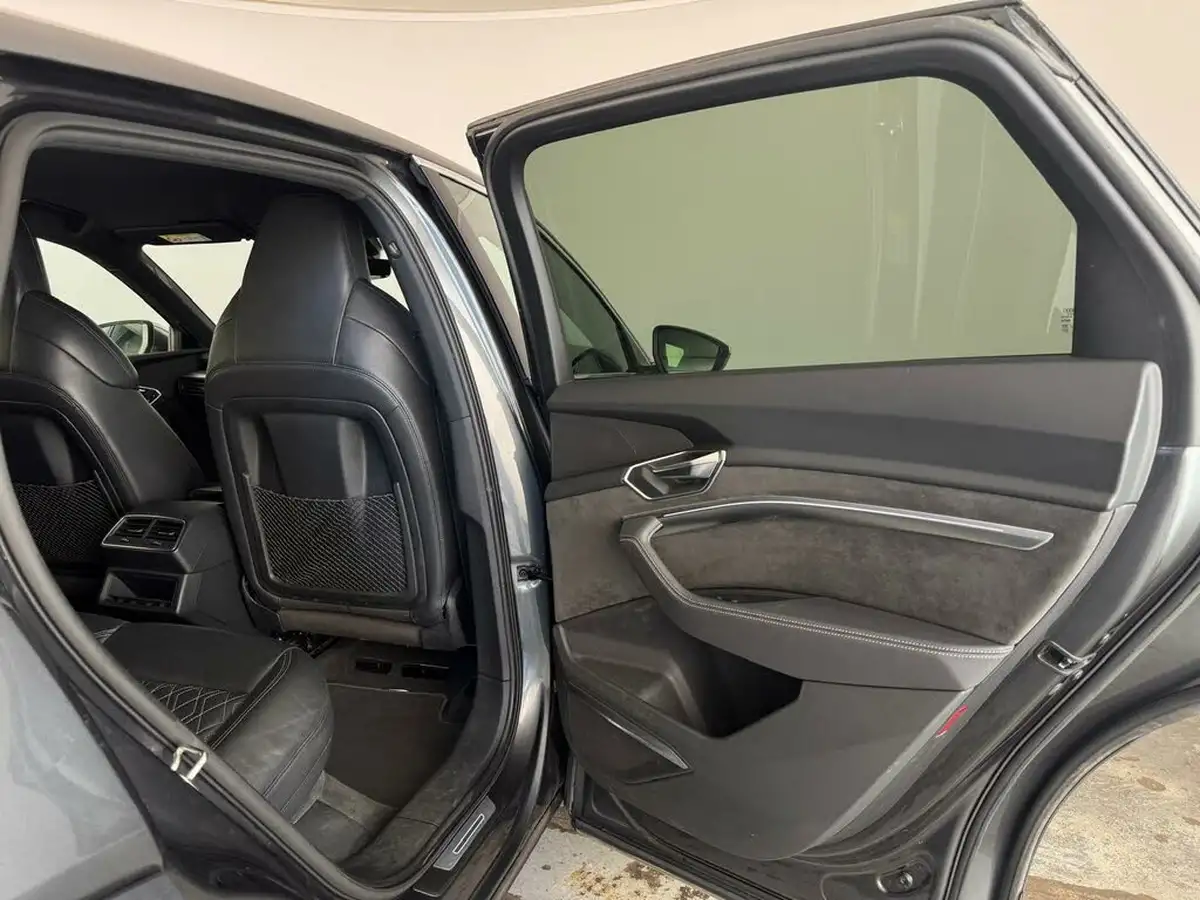 2021-audi-e-tron-e-station-wagon-big-28